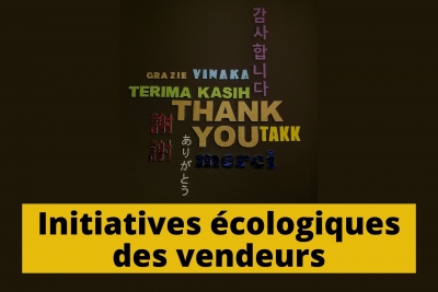 L'image montre un panneau de remerciement en plusieurs langues